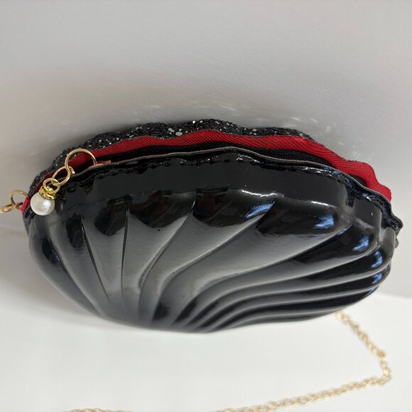 Glam Clam /Sparkle Seashell Shaped Crossbody Handbag / Purse/ Black/Silver - NWT - Picture 4 of 12